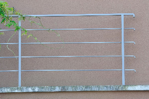 garde-corps métallique de balcon terrasse jardin, barreaudé, rambarde, protection anti chute main courant en fer carré, grille sur mesure barreau hrizontaux