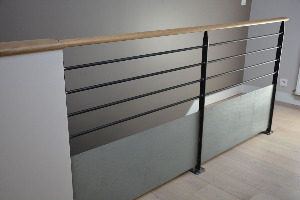 garde-corps métallique, barreaudé, rambarde, protection anti chute main courant en bois, grille, deco bois métal, garde-corps brut industrielle sur mesure filin inox type pont de bateau loft