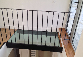 garde-corps métallique, barreaudé, rambarde, protection anti chute main courante en fer plat, grille, deco métal, garde-corps brut ou thermolaqué industrielle sur mesure, loft, dalle de verre vitrage planché, passerelle UPN IPN