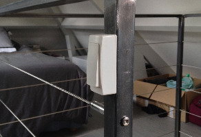 garde-corps métallique, filin inox type pont de bateau, rambarde, protection anti chute, grille, deco bois métal, garde-corps brut industrielle