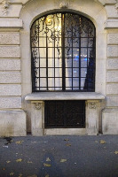 Fenetre decorative en menuiserie métallique