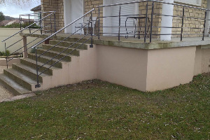 garde-corps métallique sur mesure, barreaudé, rambarde, main courante, protection anti chute, grille, deco bois métal, garde-corps brut industrielle garde-corps escalier fabrication francaise